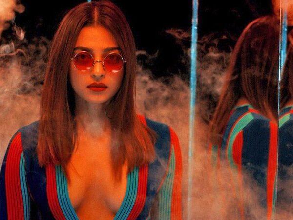 Radhika-Apte-Got-Telugu-Offers-When-She'd-to-Pay-Student-Loan