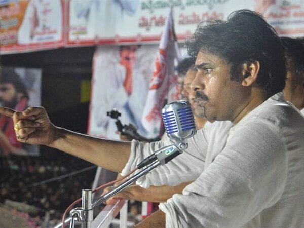 Sakhi Does Not Reciprocate To Pawan Kalyan's Love