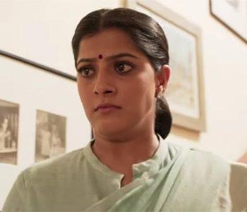 Varalaxmi Sarathkumar as komalavalli
