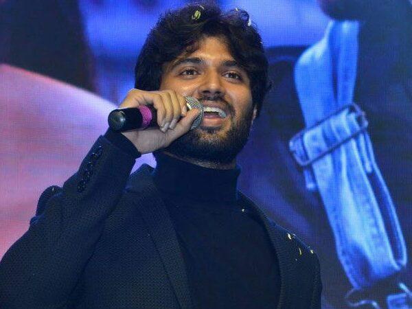 Vijay Deverakonda Sarcastic Slap to TamilRockers