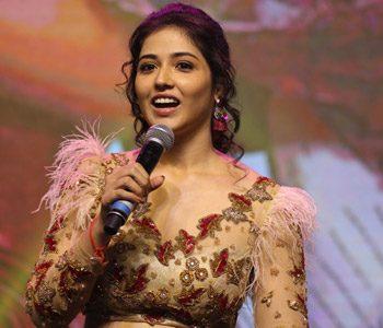 Taxiwala Heroine Made to Leave the Stage, Midway!!!