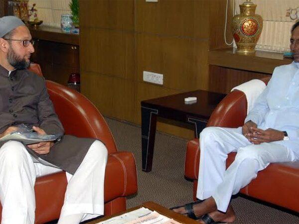 Asaduddin Owaisi Meets KCR Ahead of Telangana Results