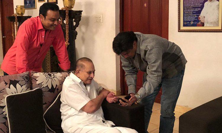 Balayya-Meets-Mahesh's-Family-to-Invite-in-Person