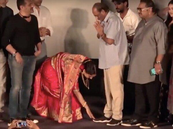 Kangana-Ranaut-Falls-on-Rajamouli-Father's-Feet