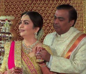 Lata-Mangeshkar-Gayatri-Mantra-for-Newlyweds-Isha-Ambani-Anand-Piramal
