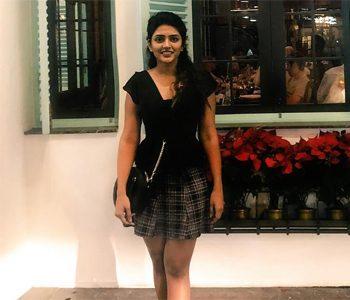 Telugu Girl Eesha Rebba Flaunting Her Hot Legs