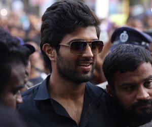 Vijay Deverakonda Launches KLM Fashion Mall