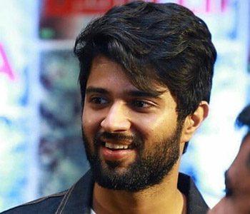 Deverakonda Avoids Showing TRS Love