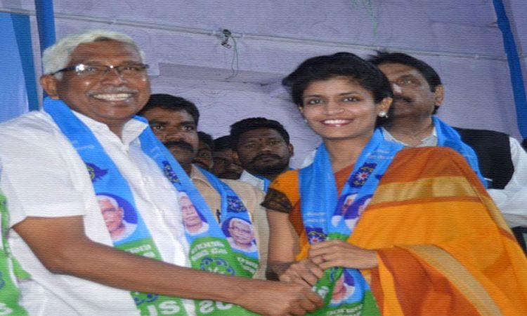 advocate-rachana-reddy-resigned-from-tjs