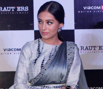 Bolly-Actress-Spares-Mahesh-Babu,-Accuses--Others