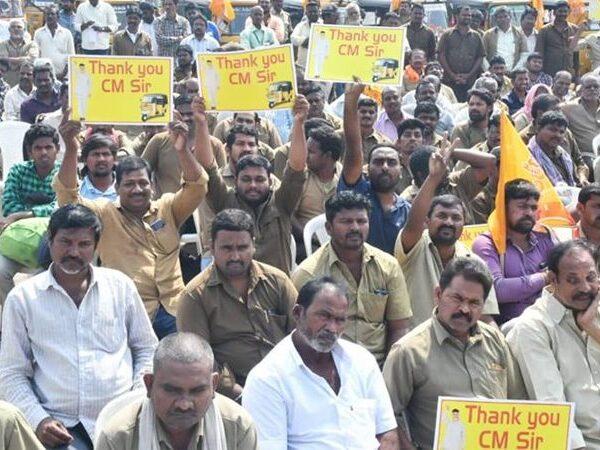 Chandrababu Naidu Turns Autowala