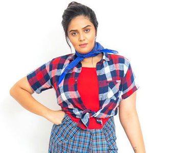 Sreemukhi-Instagram