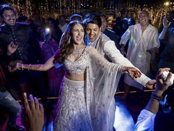 Catch-Allu-Arjun-at-Akhil-Heroine's-Wedding