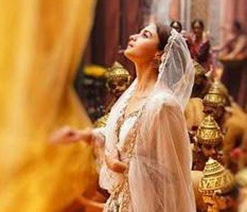 Kalank: Alia Bhatt's Sleepless Nights Hiding Under Bed