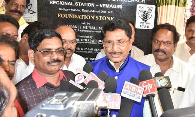 Maganti Murali Mohan to resign from active politics