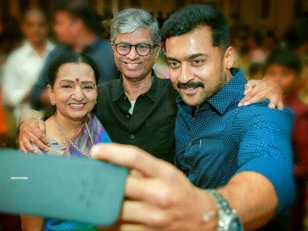 Suriya's-Selfie-with-Mass-Hero-Vijay's-Parents