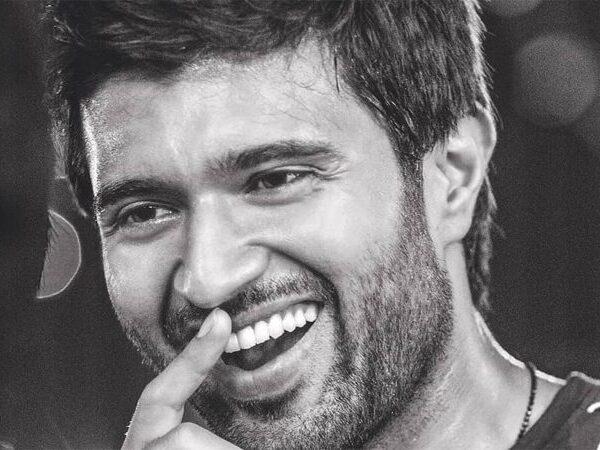 Vijay-Deverakonda-Will-Be-All-over-Social-Media,-Again