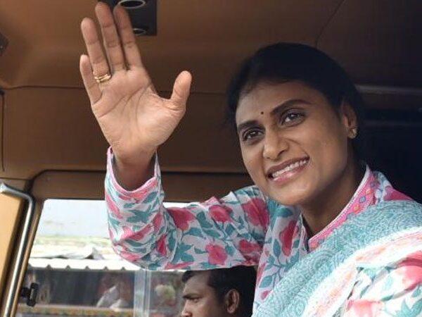 YS Sharmila's Ring Snatched in Broad Daylight
