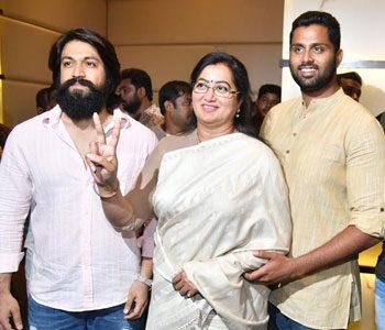 Yash-Supporting-Telugu-MP-Candidate--Sumalatha