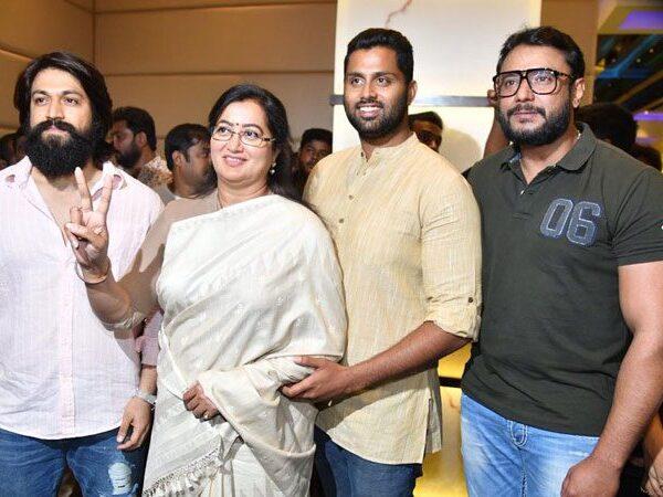 Yash-Supporting-Telugu-MP-Candidate-Sumalatha