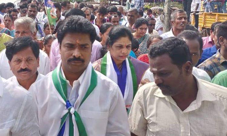 YSRCP MLA Sunil Kumar Insulted at Jagan's Lotus Pond Residence
