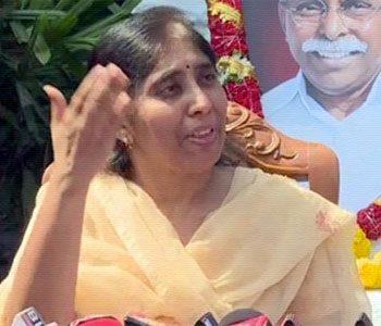 ys vivekananda reddy daughter sunitha press meet