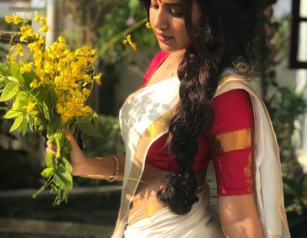 Anupama Parameswaran Knocks Down with Waist Beauty