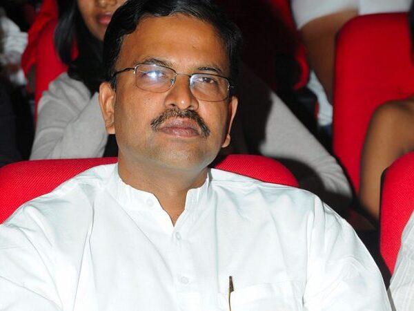 JD Lakshmi Narayana clarifies on YS Jagan Assets