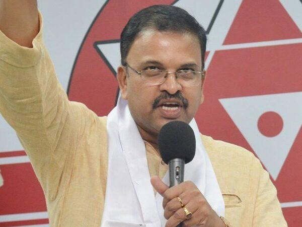 JD-Lakshminarayana-Manhandled-A-Female-IAS-Officer