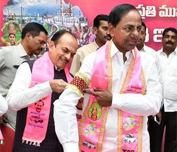 KCR Counting Union Cabinet Berths Like How Jagan Got His CM Name Plate