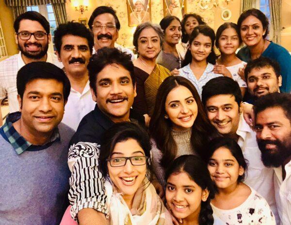 Nagarjuna-Introduces-His-'Manmadhudu-2'-Big-Family