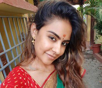Sri-Reddy-Drags-'Jersey'-Heroine--into-Mire