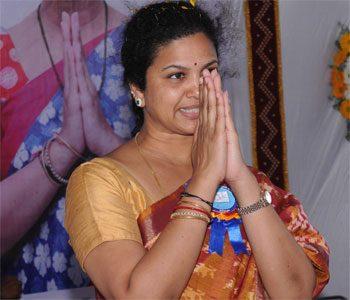 TDP using Butta Renuka on YSRCP