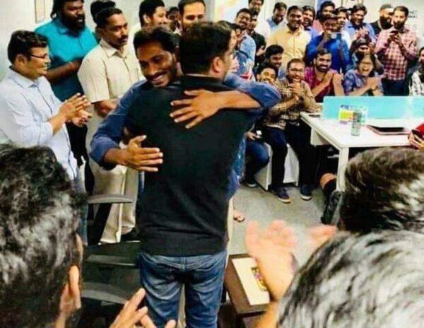 Will-YSR-Congress-Chief-YS-Jagan-Rejoice-or-Repent-This-Hug