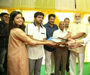 Mahesh Babu - Rashmika Mandanna Sarileru Neekevvaru Movie Launch-