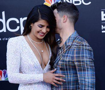 Priyanka---Chopra-Holds-Snakes-in-Hands