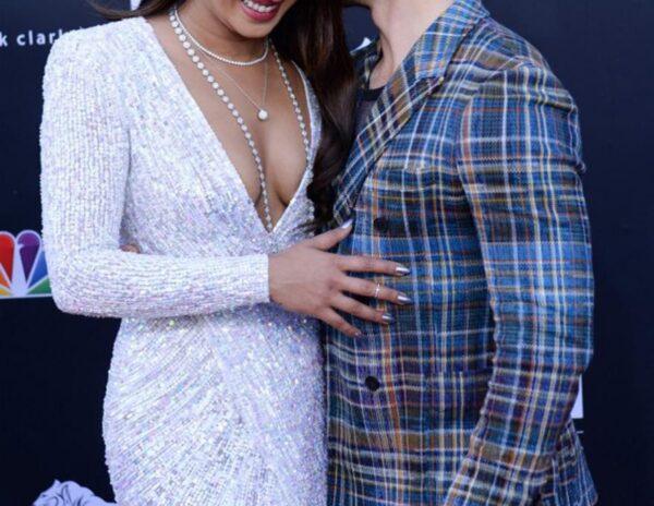 Priyanka-Chopra-Holds-Snakes-in-Hands
