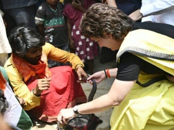 Priyanka-Gandhi-Charms-Her-Way-into-the-Commoners
