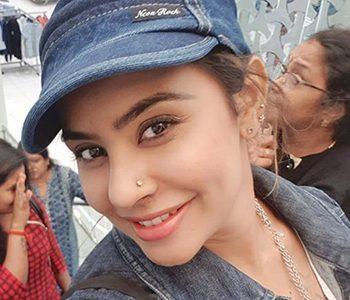Sri-Reddy-Gets-Back-to--Nani