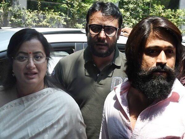 Sumalatha---Yash---Darshan