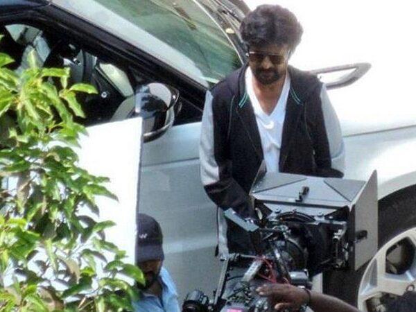 Team-Rajinikanth-Attacked-by-College-Students