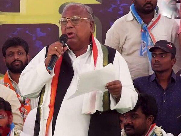 Telangana Congress -V hanumantha Rao fight with nagesh