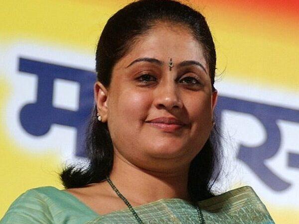 Vijayashanthi-Crucial-for-Mahesh-Babu's-Mass-Outing