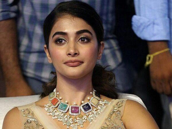Will-Pooja-Hegde-Survive-Kathi-Mahesh-Attack