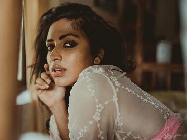 Aadai-first-look-amala-paul A Certified