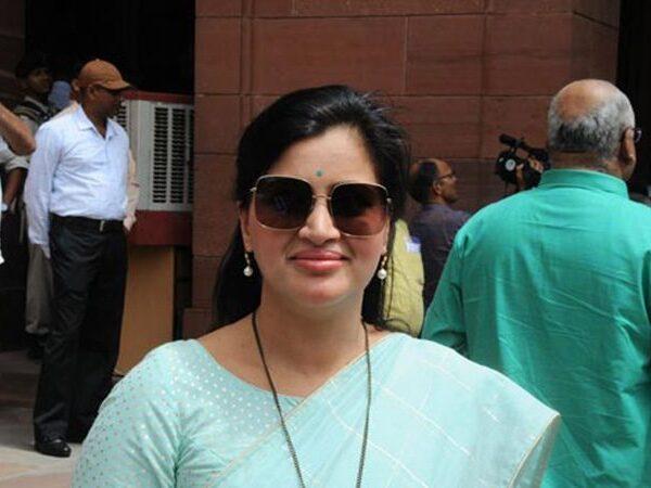 Actress-Navneet-Kaur---MP-Amravati-constituency