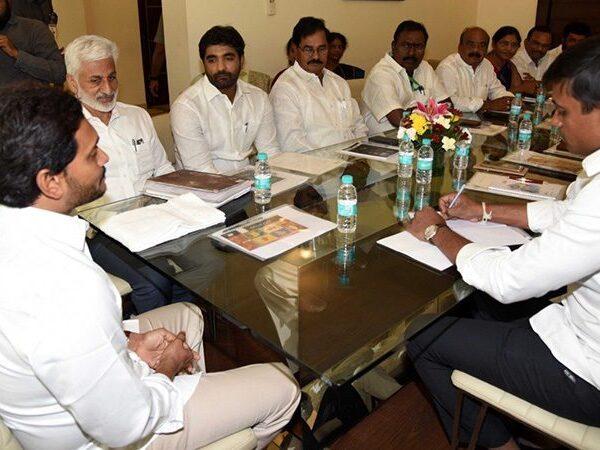 Andhra-Pradesh-Special-Status-Noose-to-Tighten-Around-Jagan's-Neck