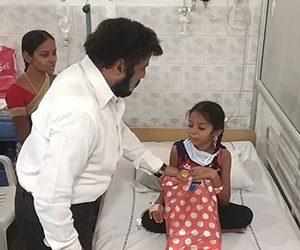 Balakrishna-Handing-over-Gifts-to-the-Children-at-Basavatarakam-Indo-Cancer-Hospital---mirchi9-(4)