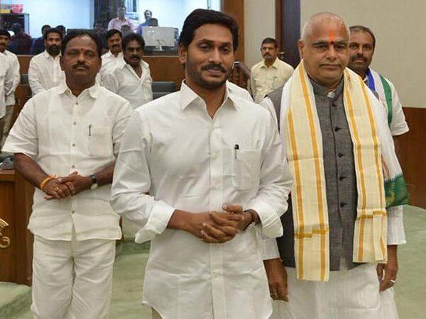 In-Pleasing-The-Employees,-Jagan-Doing-A-Big-Mistake