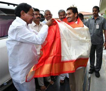 KCR Invites YS Jagan for Kaleswaram Project Launch
